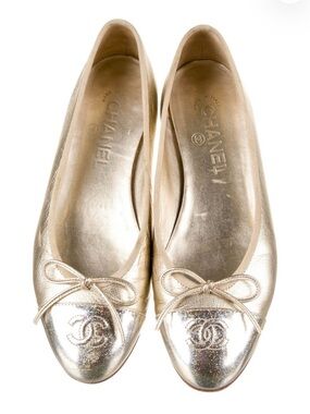 CHANEL Metallic Gold Ballet Flats with Interlocking CC